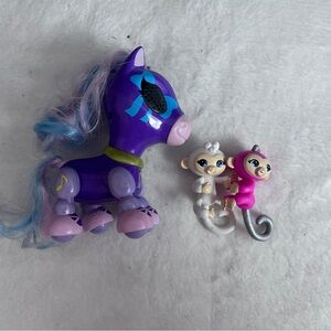 Purple Robotic Horse Toy with Fingerlings set
